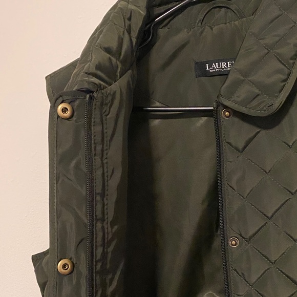 Lauren Ralph Lauren Women's quilted logo vest in dark green - Picture 2 of 11